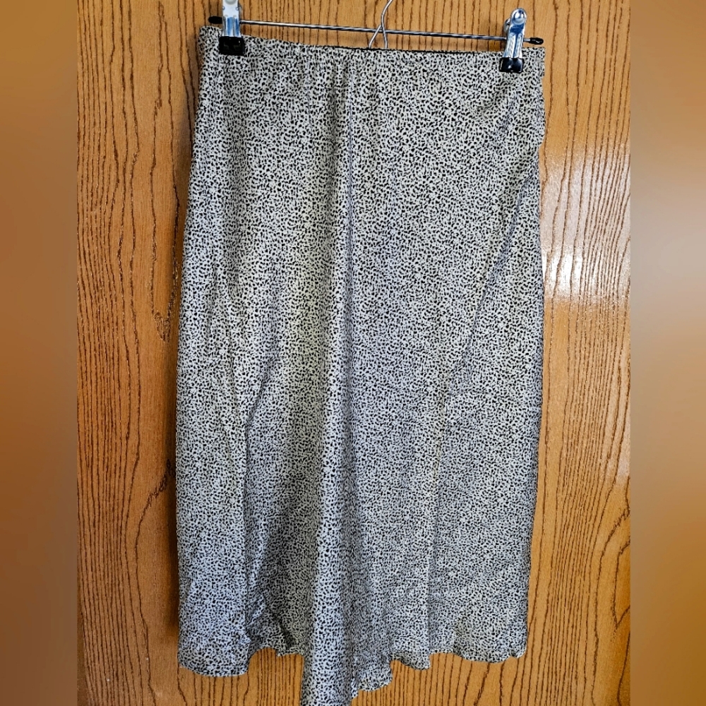 Size M sienna sky midi skirt NWT